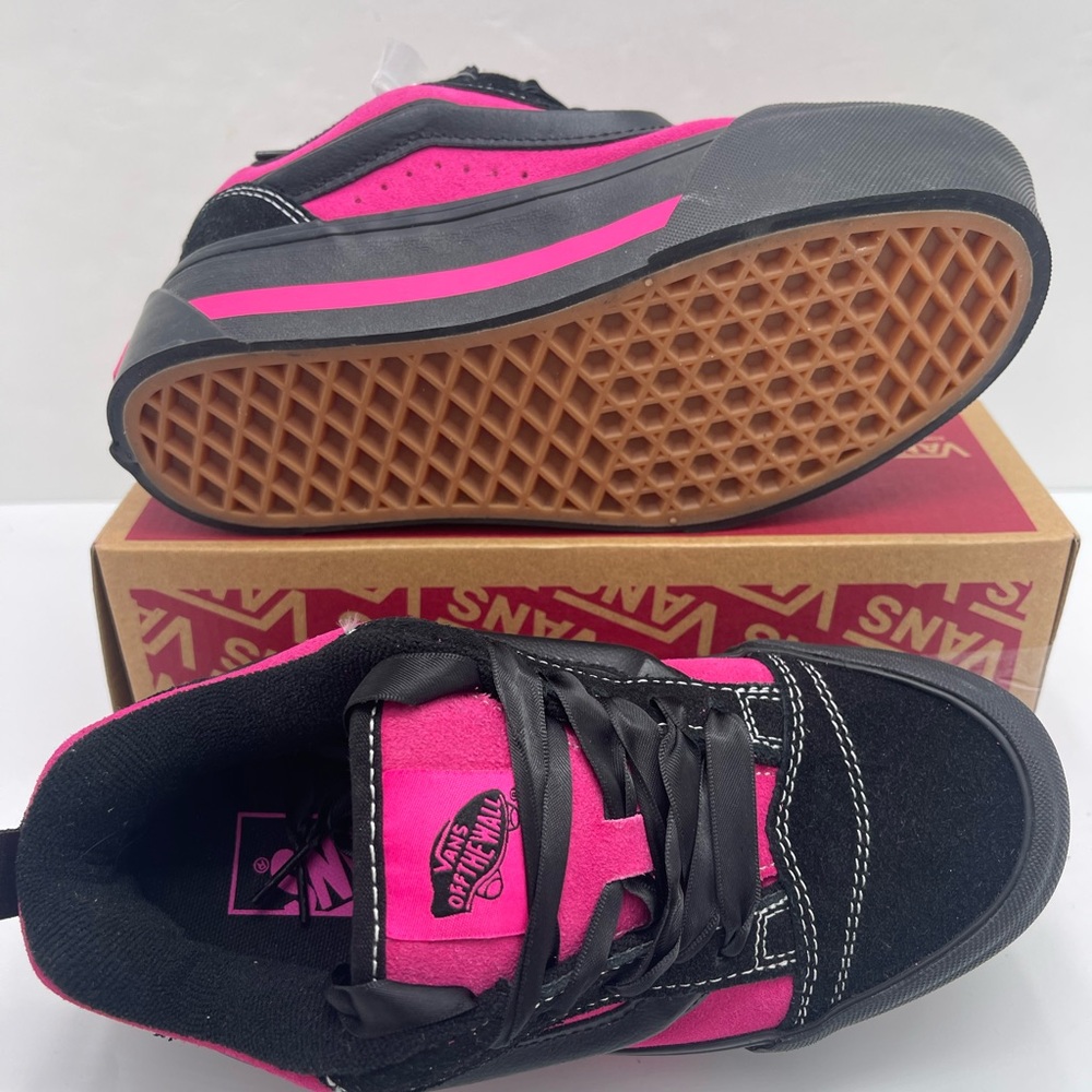 Vans Knu Stack
Vintage Satin Black/Pink
VN000CP6B9P Platform Sneakers - Picture 16 of 16